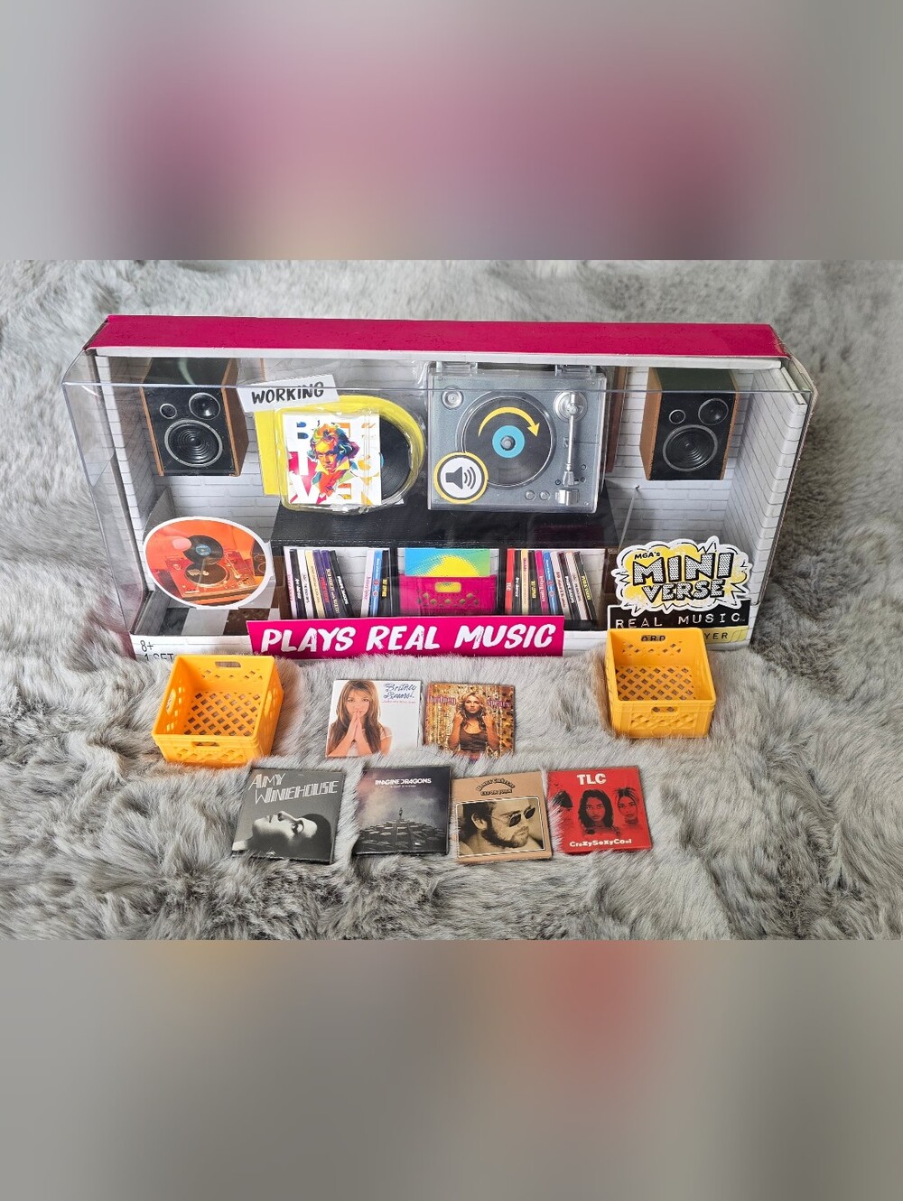 MGA's Miniverse Real Music Record Player, a miniature collectible Bundle